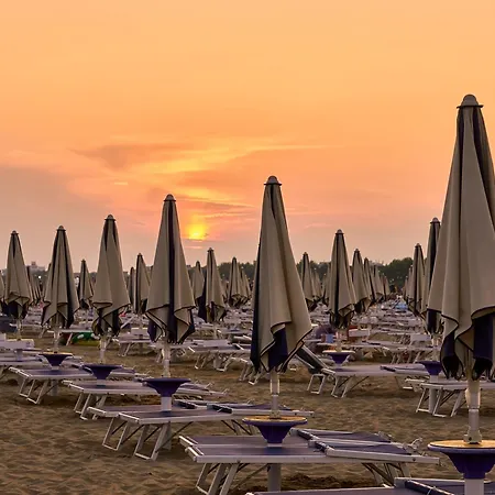 Luminous Just Next To The Apartmán Bibione